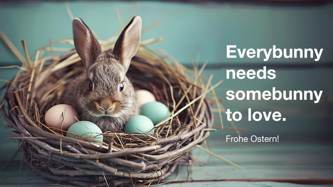Hase mit bunten Eiern in einem Osternest, rechts daneben steht ein Spruch und darunter
